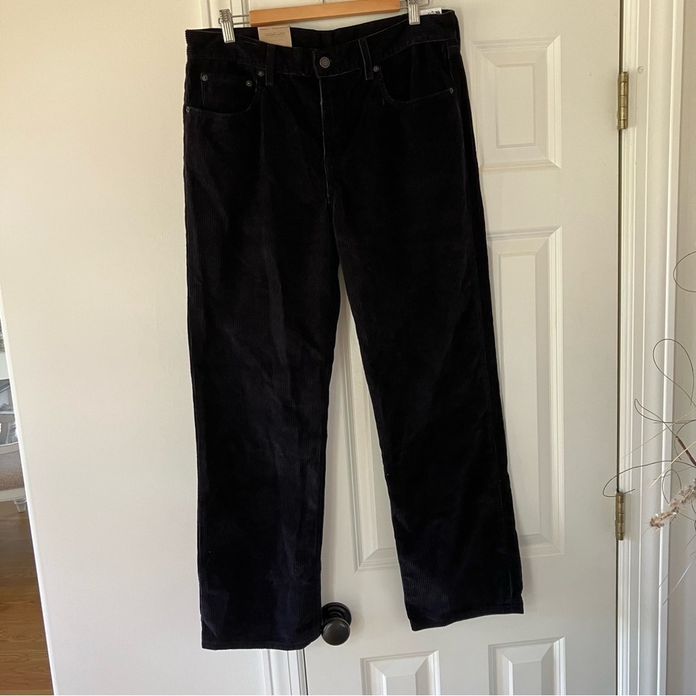 NWT Woman’s Levi's Low Pro Straight Leg Black Corduroy Pants (31 X 30) - Picture 3 of 10
